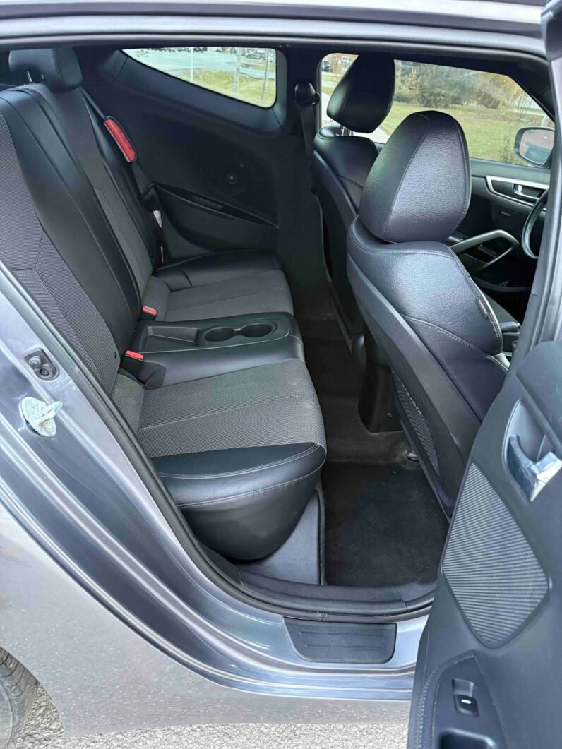 
								2016 Hyundai Veloster full									