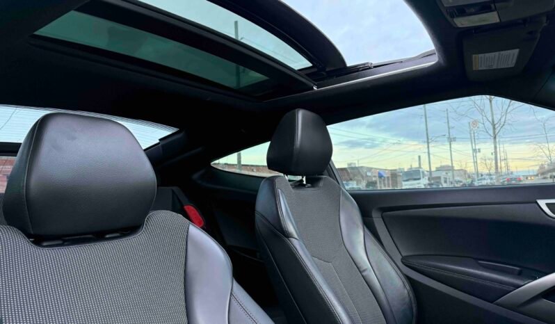 
								2016 Hyundai Veloster full									